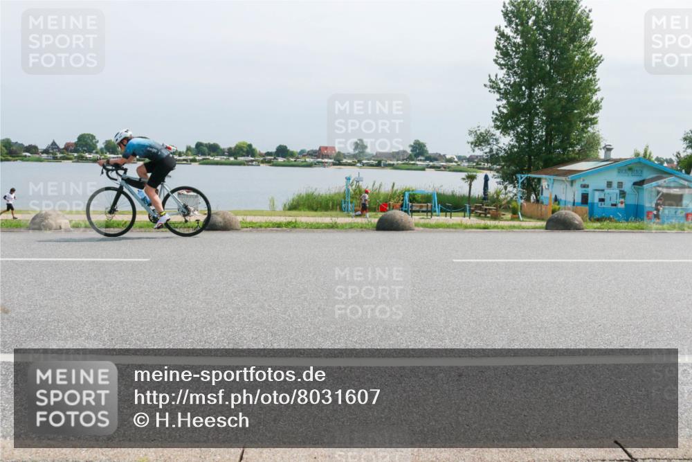 21.06.2025 - 27. Vierlanden-Triathlon H.Heesch http://msf.ph/oto/8031607 15.06.2025 11:33:35 Radfahren 229 meine-sportfotos.de