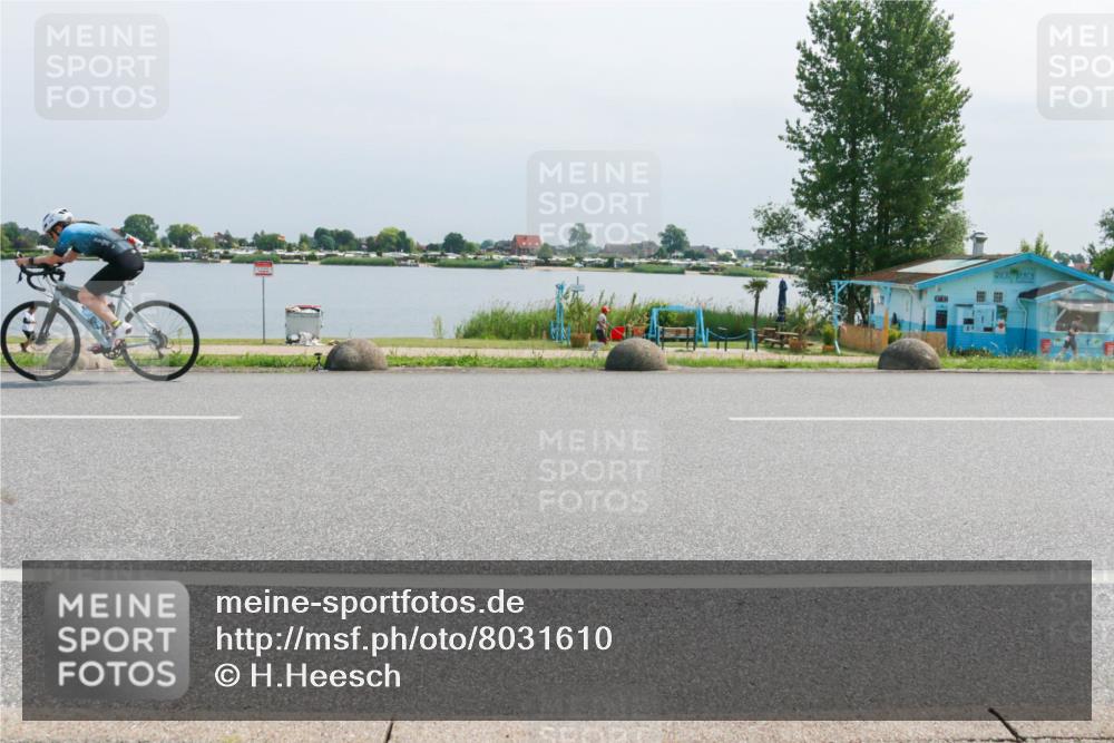 21.06.2025 - 27. Vierlanden-Triathlon H.Heesch http://msf.ph/oto/8031610 15.06.2025 11:33:35 Radfahren 229 meine-sportfotos.de