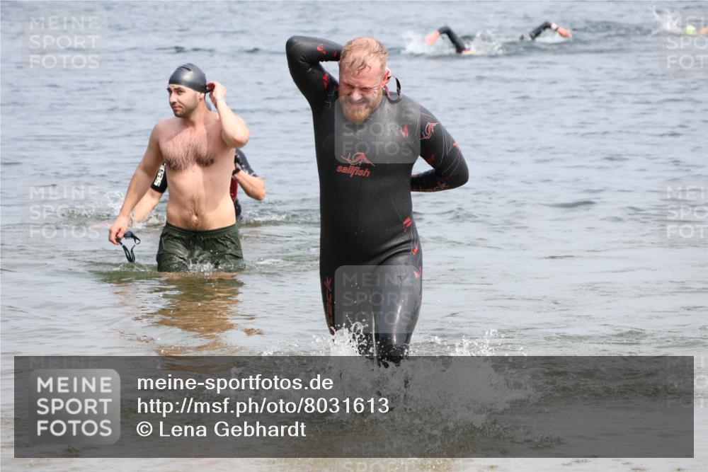 15.06.2025 - 27. Vierlanden-Triathlon Lena Gebhardt http://msf.ph/oto/8031613 15.06.2025 11:11:23 Schwimmen 843 meine-sportfotos.de