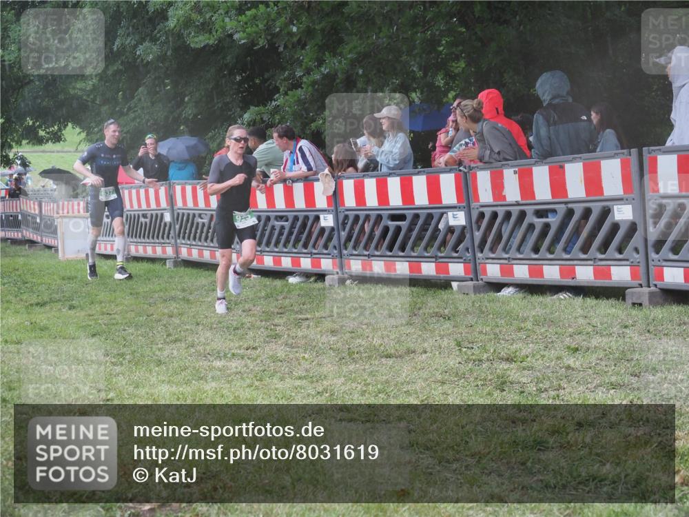 21.06.2025 - 27. Vierlanden-Triathlon KatJ http://msf.ph/oto/8031619 15.06.2025 13:41:06 Ziel 167, 637, 925, 961 meine-sportfotos.de