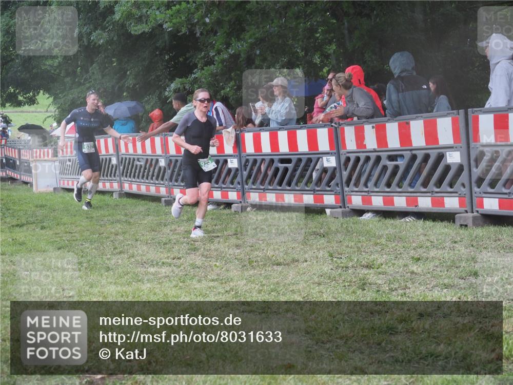 21.06.2025 - 27. Vierlanden-Triathlon KatJ http://msf.ph/oto/8031633 15.06.2025 13:41:06 Ziel 167, 637, 925, 961 meine-sportfotos.de