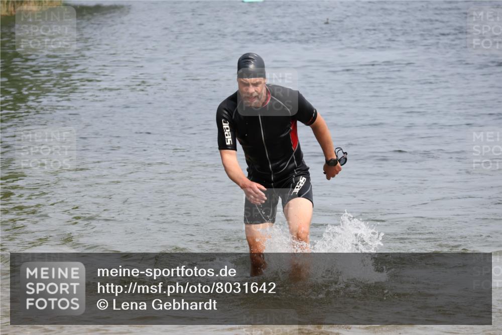 15.06.2025 - 27. Vierlanden-Triathlon Lena Gebhardt http://msf.ph/oto/8031642 15.06.2025 11:11:30 Schwimmen 742, 791, 843 meine-sportfotos.de