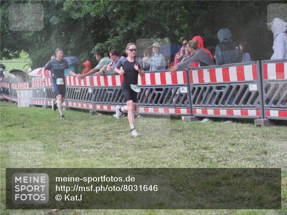 21.06.2025 - 27. Vierlanden-Triathlon KatJ http://msf.ph/oto/8031646 15.06.2025 13:41:07 Ziel 167, 637, 925, 961 meine-sportfotos.de
