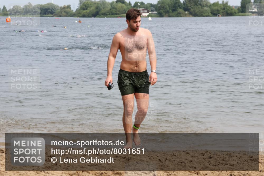 15.06.2025 - 27. Vierlanden-Triathlon Lena Gebhardt http://msf.ph/oto/8031651 15.06.2025 11:11:32 Schwimmen 742, 791, 843 meine-sportfotos.de