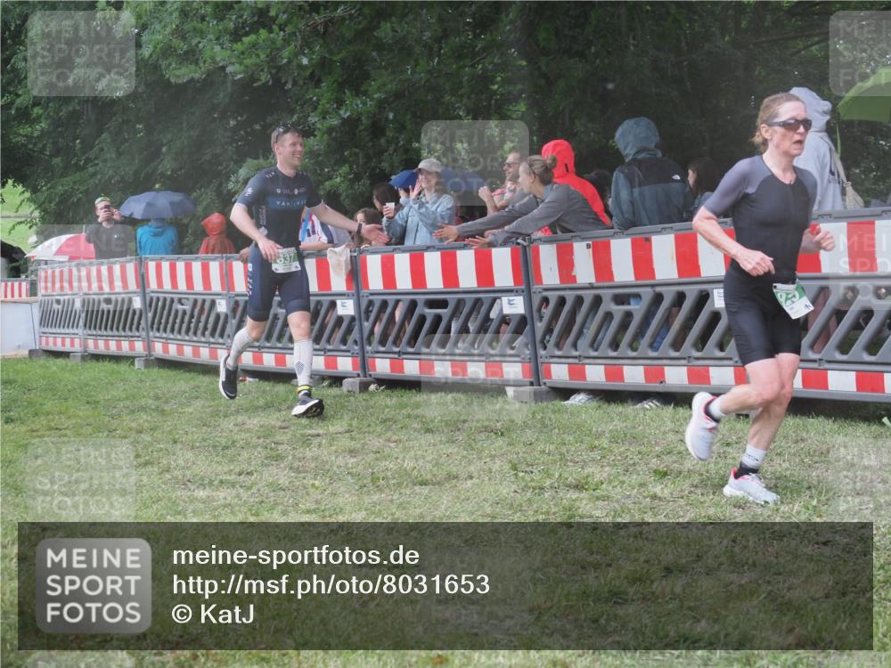 21.06.2025 - 27. Vierlanden-Triathlon KatJ http://msf.ph/oto/8031653 15.06.2025 13:41:08 Ziel 167, 637, 925, 961 meine-sportfotos.de