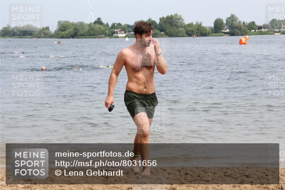 15.06.2025 - 27. Vierlanden-Triathlon Lena Gebhardt http://msf.ph/oto/8031656 15.06.2025 11:11:32 Schwimmen 742, 791, 843 meine-sportfotos.de