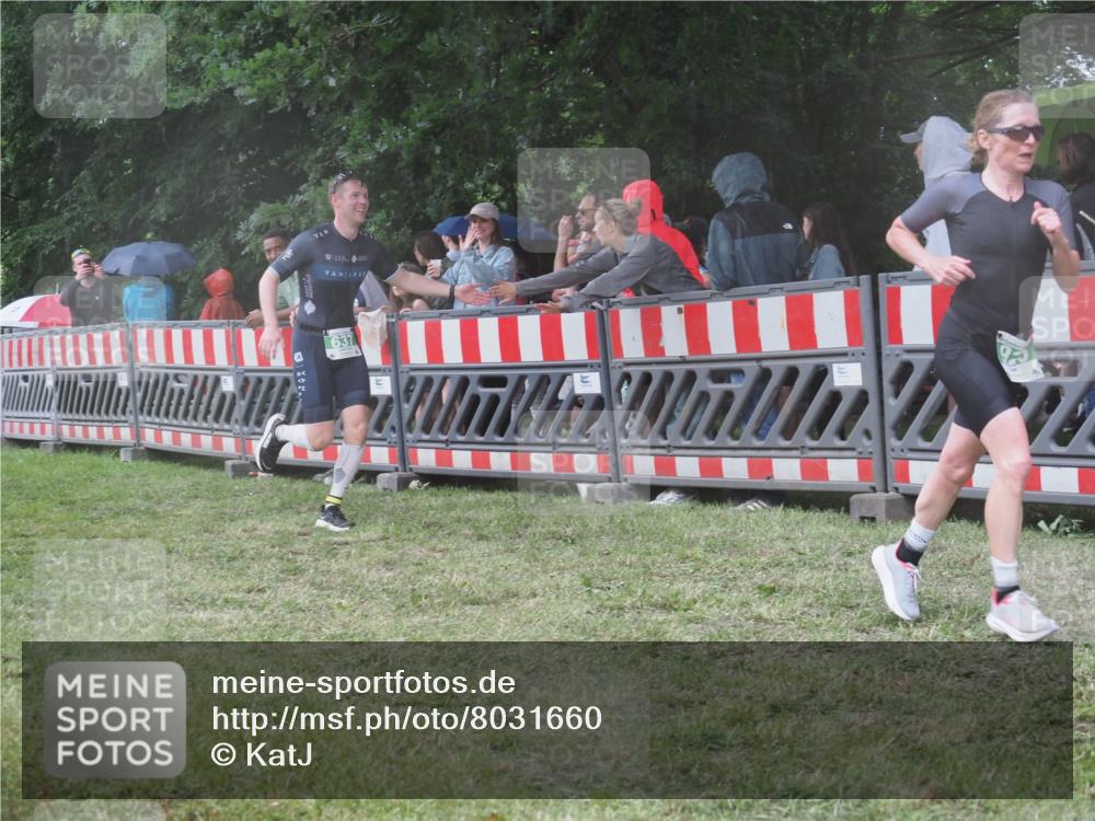 21.06.2025 - 27. Vierlanden-Triathlon KatJ http://msf.ph/oto/8031660 15.06.2025 13:41:08 Ziel 167, 637, 925, 961 meine-sportfotos.de