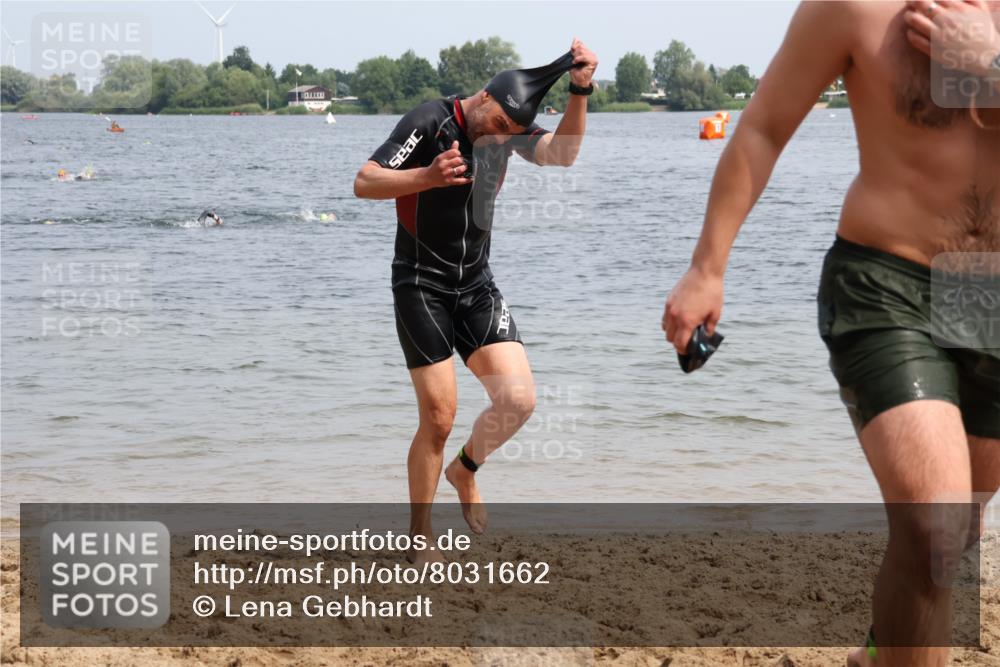 15.06.2025 - 27. Vierlanden-Triathlon Lena Gebhardt http://msf.ph/oto/8031662 15.06.2025 11:11:35 Schwimmen 742, 791, 843 meine-sportfotos.de