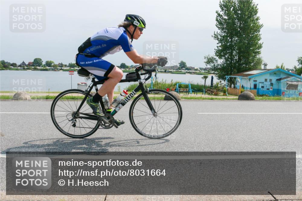 21.06.2025 - 27. Vierlanden-Triathlon H.Heesch http://msf.ph/oto/8031664 15.06.2025 11:33:49 Radfahren 238, 661, 692 meine-sportfotos.de