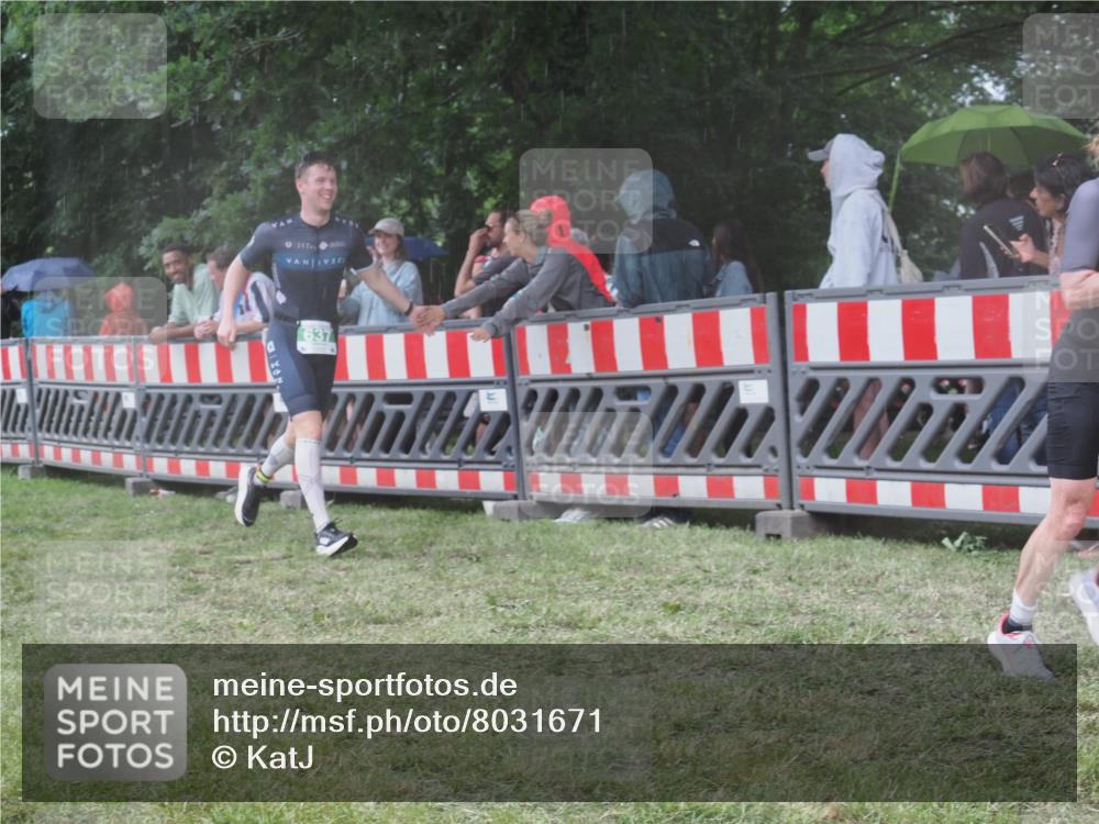 21.06.2025 - 27. Vierlanden-Triathlon KatJ http://msf.ph/oto/8031671 15.06.2025 13:41:08 Ziel 167, 637, 925, 961 meine-sportfotos.de