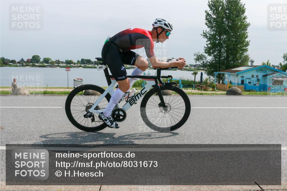 21.06.2025 - 27. Vierlanden-Triathlon H.Heesch http://msf.ph/oto/8031673 15.06.2025 11:33:52 Radfahren 238, 661, 692 meine-sportfotos.de