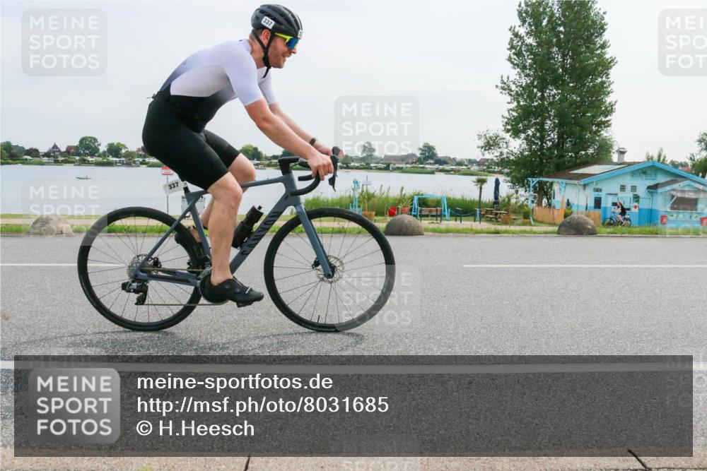 15.06.2025 - 27. Vierlanden-Triathlon H.Heesch http://msf.ph/oto/8031685 15.06.2025 10:37:16 Radfahren 135, 160, 202, 237, 337 meine-sportfotos.de