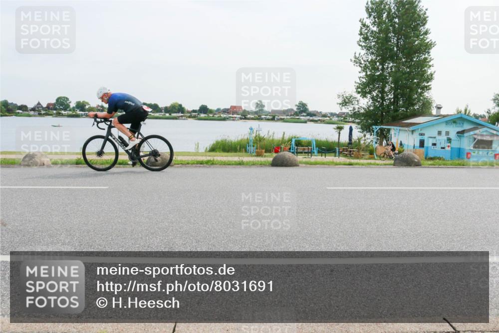 15.06.2025 - 27. Vierlanden-Triathlon H.Heesch http://msf.ph/oto/8031691 15.06.2025 10:37:16 Radfahren 135, 160, 202, 237, 337 meine-sportfotos.de