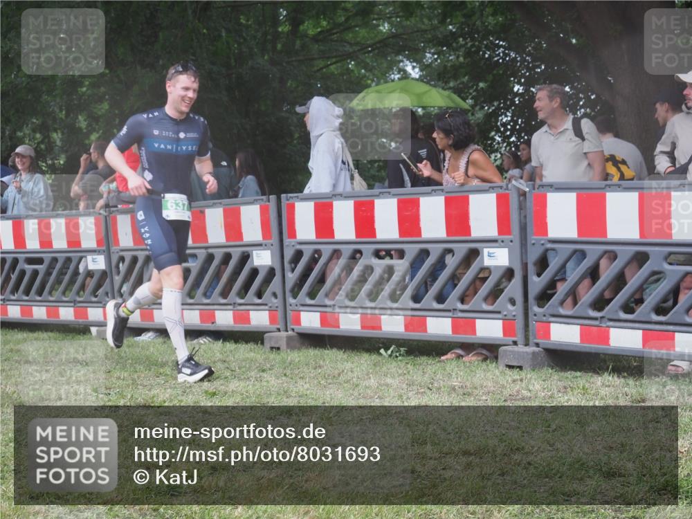 21.06.2025 - 27. Vierlanden-Triathlon KatJ http://msf.ph/oto/8031693 15.06.2025 13:41:09 Ziel 133, 167, 637, 925, 961 meine-sportfotos.de