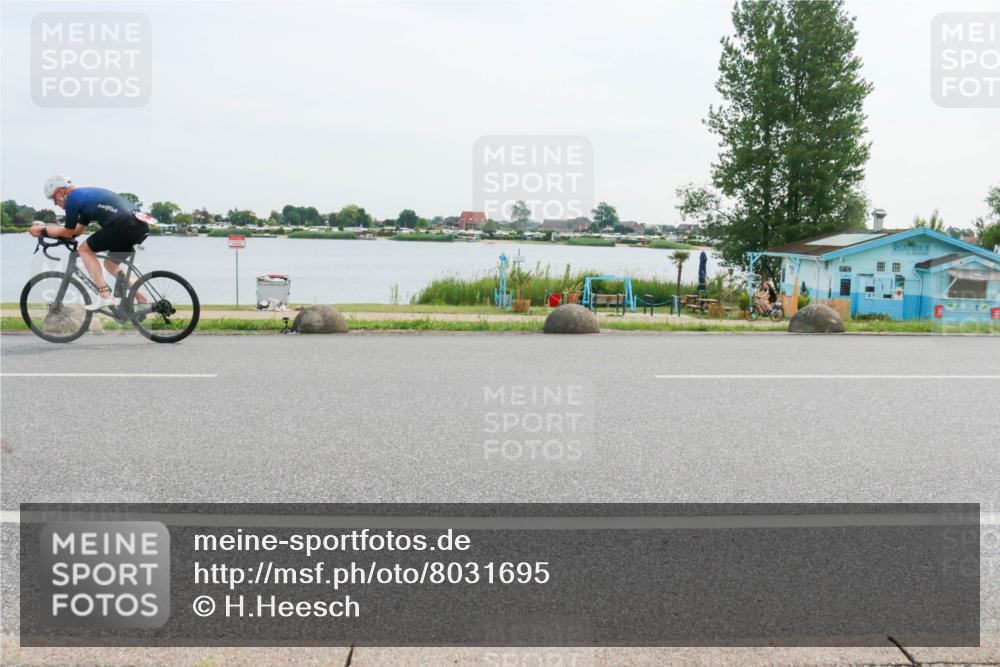 15.06.2025 - 27. Vierlanden-Triathlon H.Heesch http://msf.ph/oto/8031695 15.06.2025 10:37:17 Radfahren 135, 202, 337 meine-sportfotos.de