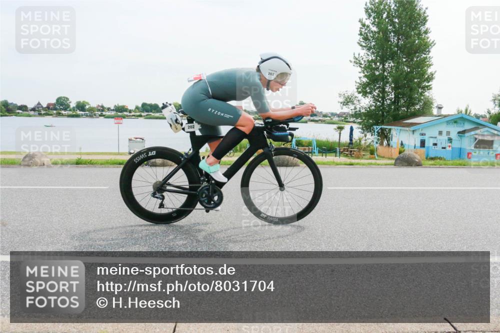 15.06.2025 - 27. Vierlanden-Triathlon H.Heesch http://msf.ph/oto/8031704 15.06.2025 10:37:19 Radfahren 135, 202, 337 meine-sportfotos.de