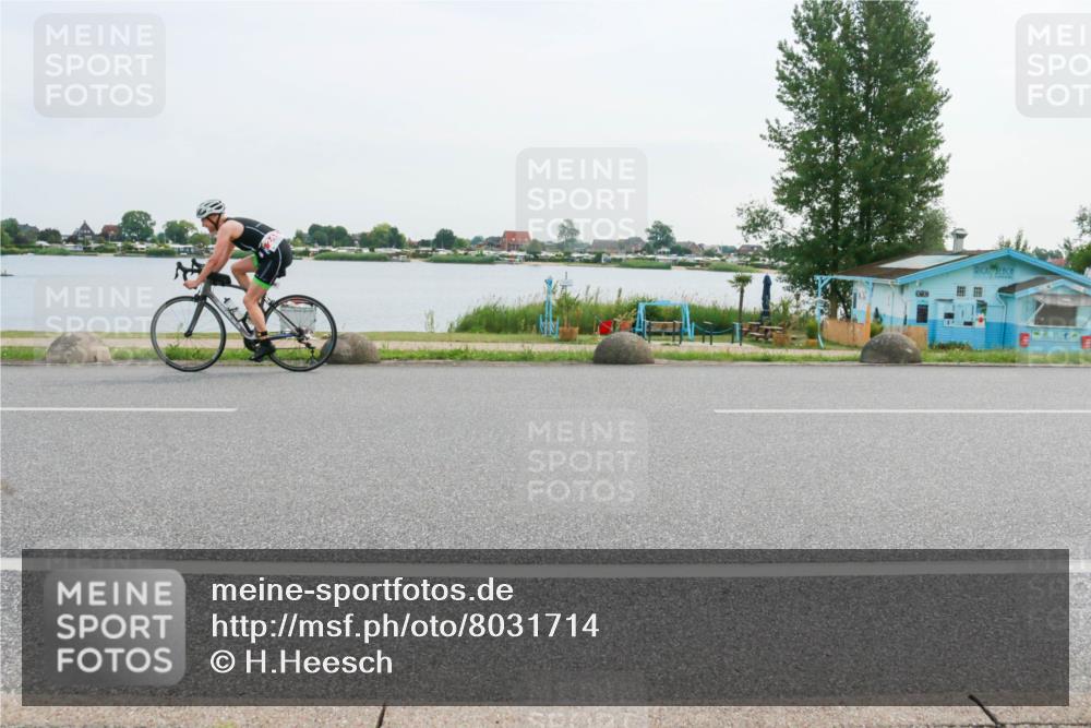 15.06.2025 - 27. Vierlanden-Triathlon H.Heesch http://msf.ph/oto/8031714 15.06.2025 10:37:36 Radfahren 248 meine-sportfotos.de