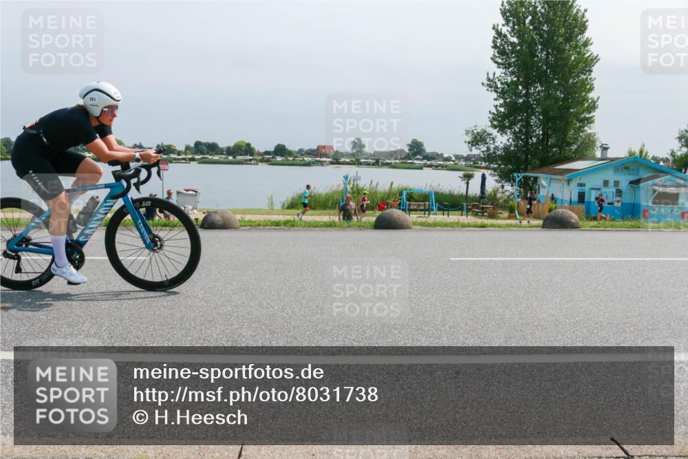 21.06.2025 - 27. Vierlanden-Triathlon H.Heesch http://msf.ph/oto/8031738 15.06.2025 11:34:02 Radfahren 221 meine-sportfotos.de
