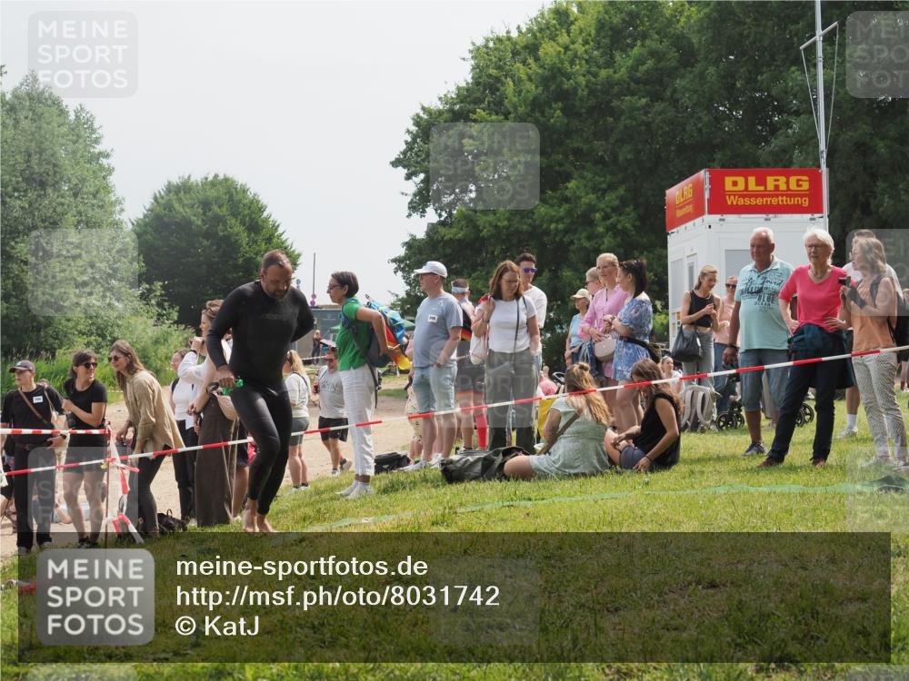 15.06.2025 - 27. Vierlanden-Triathlon KatJ http://msf.ph/oto/8031742 15.06.2025 11:10:47 Schwimmen 770, 832, 953 meine-sportfotos.de