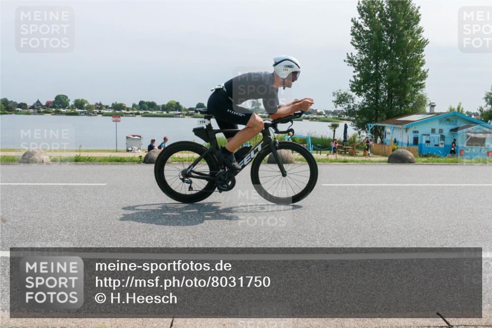 21.06.2025 - 27. Vierlanden-Triathlon H.Heesch http://msf.ph/oto/8031750 15.06.2025 11:34:04 Radfahren 221 meine-sportfotos.de