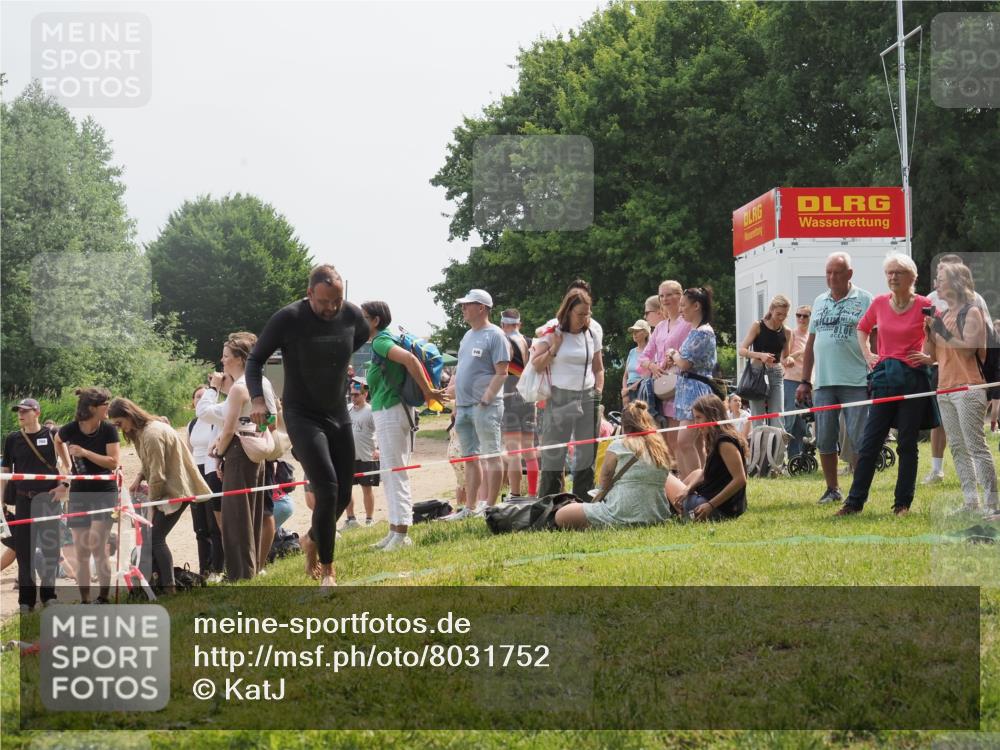 15.06.2025 - 27. Vierlanden-Triathlon KatJ http://msf.ph/oto/8031752 15.06.2025 11:10:47 Schwimmen 770, 832, 953 meine-sportfotos.de