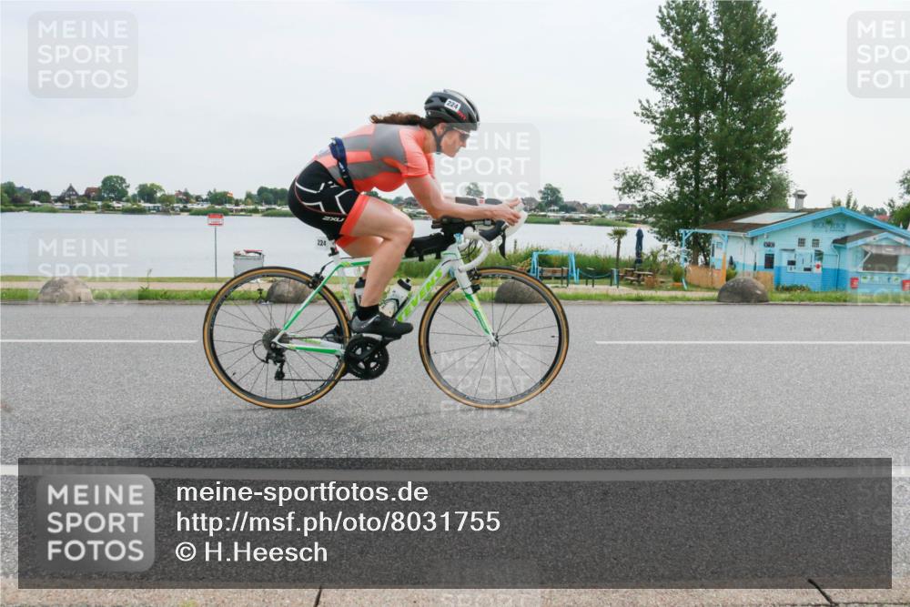 15.06.2025 - 27. Vierlanden-Triathlon H.Heesch http://msf.ph/oto/8031755 15.06.2025 10:37:47 Radfahren 191, 224 meine-sportfotos.de