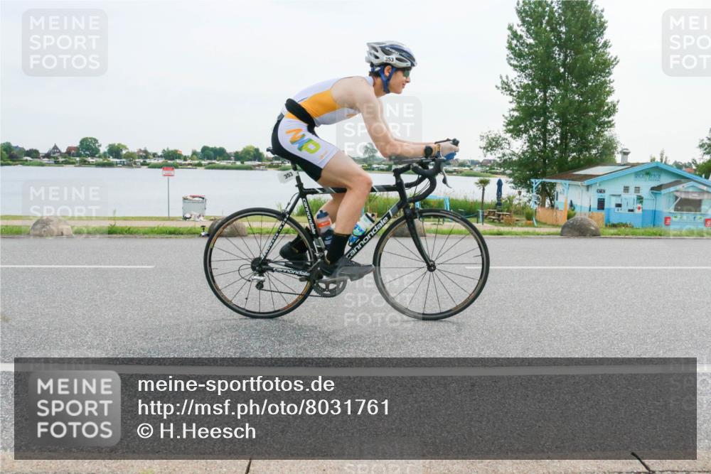 15.06.2025 - 27. Vierlanden-Triathlon H.Heesch http://msf.ph/oto/8031761 15.06.2025 10:37:54 Radfahren 353 meine-sportfotos.de