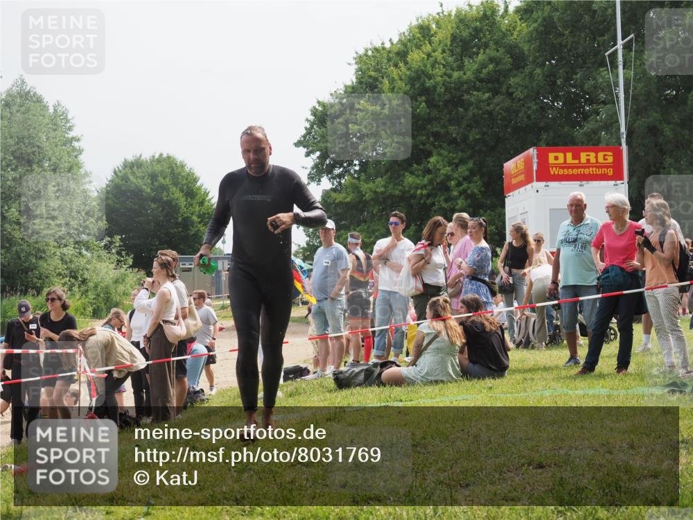 15.06.2025 - 27. Vierlanden-Triathlon KatJ http://msf.ph/oto/8031769 15.06.2025 11:10:48 Schwimmen 770, 832, 953 meine-sportfotos.de