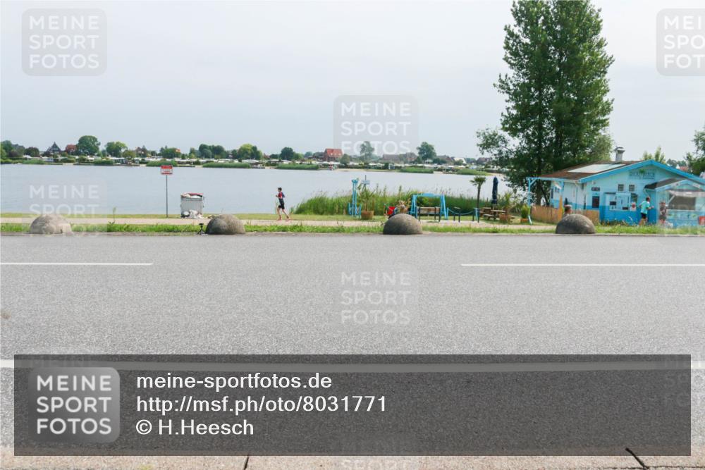 21.06.2025 - 27. Vierlanden-Triathlon H.Heesch http://msf.ph/oto/8031771 15.06.2025 11:34:08 Radfahren 654, 711 meine-sportfotos.de