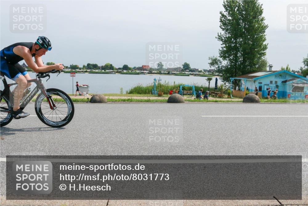 21.06.2025 - 27. Vierlanden-Triathlon H.Heesch http://msf.ph/oto/8031773 15.06.2025 11:34:10 Radfahren 654, 711 meine-sportfotos.de