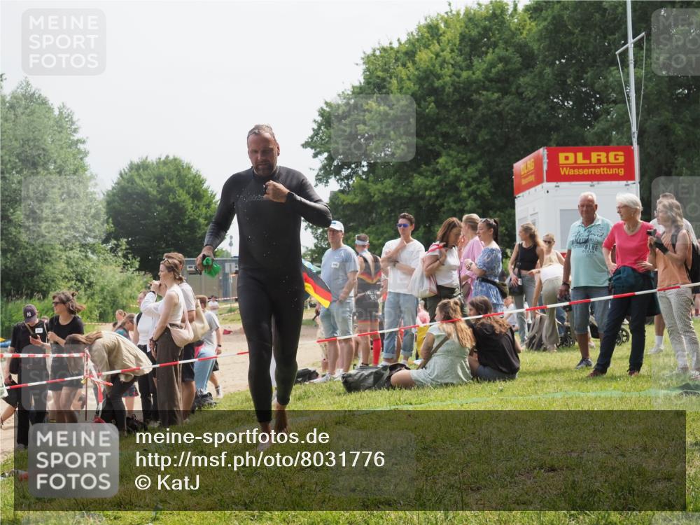 15.06.2025 - 27. Vierlanden-Triathlon KatJ http://msf.ph/oto/8031776 15.06.2025 11:10:48 Schwimmen 770, 832, 953 meine-sportfotos.de