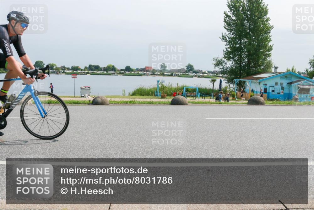 21.06.2025 - 27. Vierlanden-Triathlon H.Heesch http://msf.ph/oto/8031786 15.06.2025 11:34:11 Radfahren 654, 685, 711 meine-sportfotos.de
