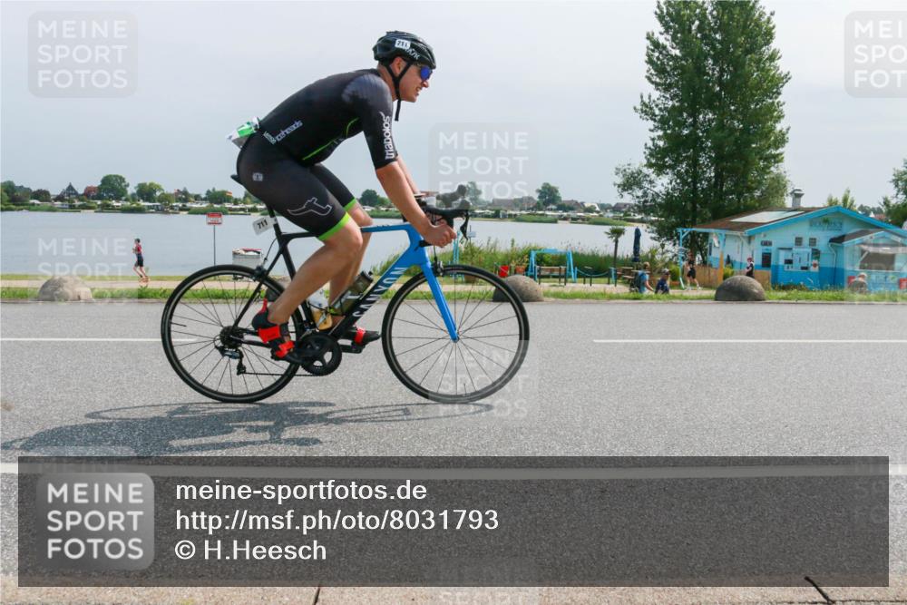 21.06.2025 - 27. Vierlanden-Triathlon H.Heesch http://msf.ph/oto/8031793 15.06.2025 11:34:11 Radfahren 654, 685, 711 meine-sportfotos.de