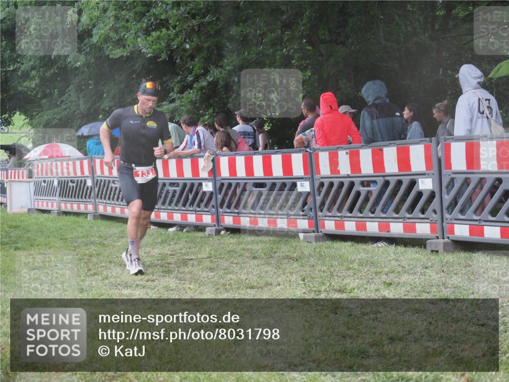 21.06.2025 - 27. Vierlanden-Triathlon KatJ http://msf.ph/oto/8031798 15.06.2025 13:41:17 Ziel 133 meine-sportfotos.de