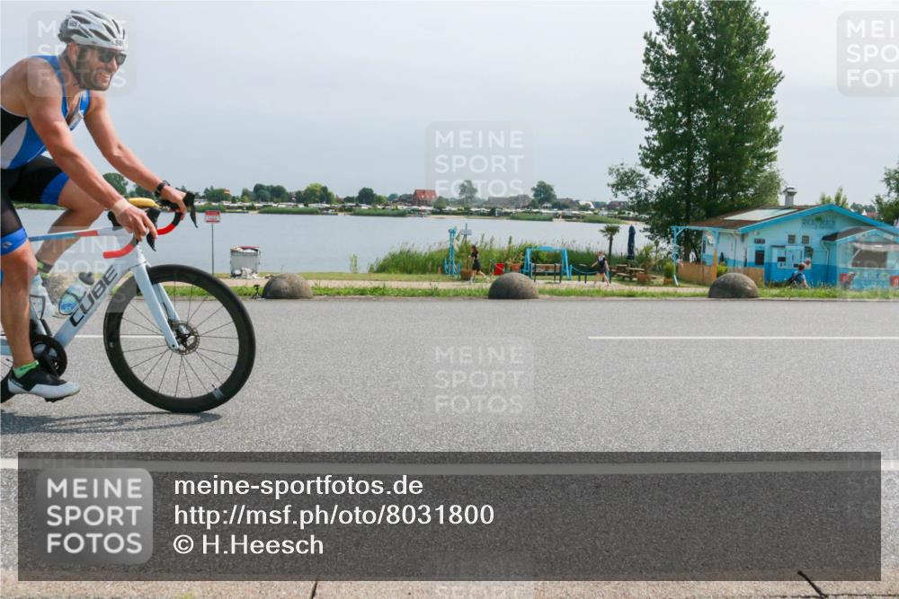 21.06.2025 - 27. Vierlanden-Triathlon H.Heesch http://msf.ph/oto/8031800 15.06.2025 11:34:15 Radfahren 685, 711 meine-sportfotos.de