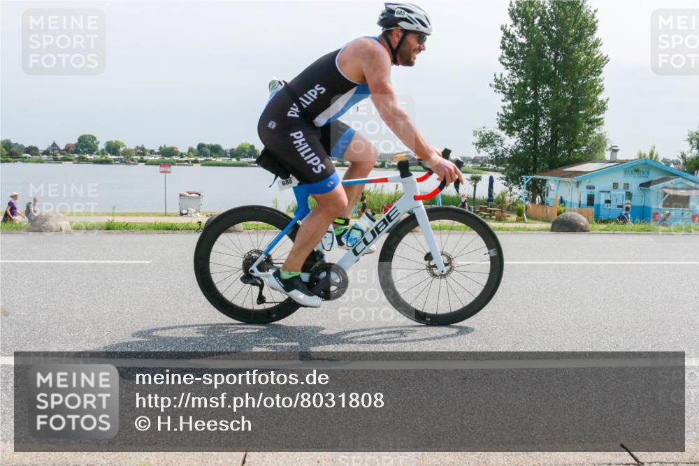 21.06.2025 - 27. Vierlanden-Triathlon H.Heesch http://msf.ph/oto/8031808 15.06.2025 11:34:15 Radfahren 685, 711 meine-sportfotos.de