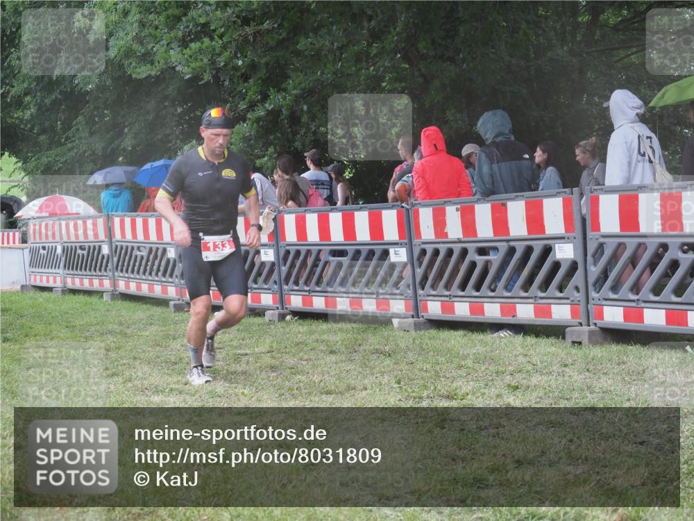 21.06.2025 - 27. Vierlanden-Triathlon KatJ http://msf.ph/oto/8031809 15.06.2025 13:41:18 Ziel 133 meine-sportfotos.de