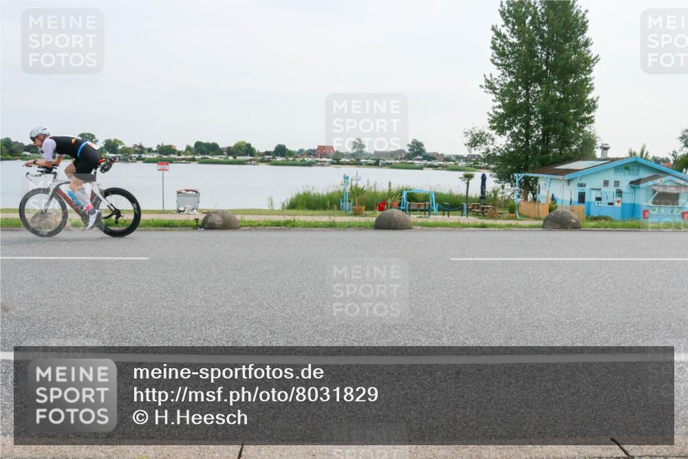 15.06.2025 - 27. Vierlanden-Triathlon H.Heesch http://msf.ph/oto/8031829 15.06.2025 10:38:22 Radfahren 88, 154, 218, 320 meine-sportfotos.de