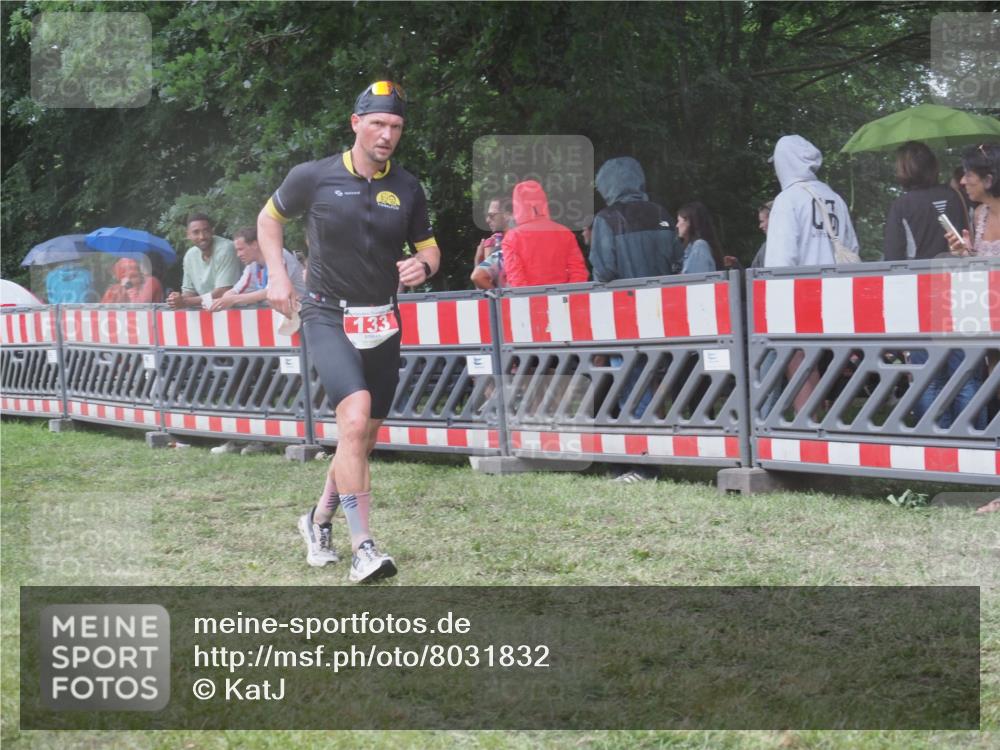 21.06.2025 - 27. Vierlanden-Triathlon KatJ http://msf.ph/oto/8031832 15.06.2025 13:41:18 Ziel 133 meine-sportfotos.de