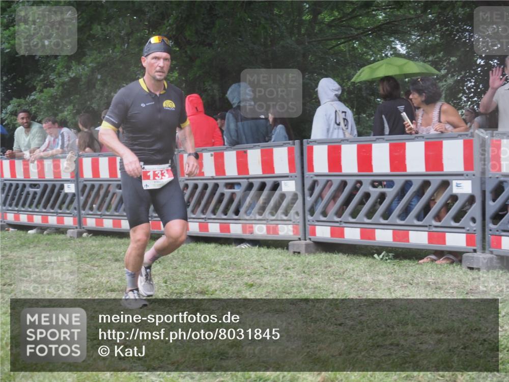 21.06.2025 - 27. Vierlanden-Triathlon KatJ http://msf.ph/oto/8031845 15.06.2025 13:41:18 Ziel 133 meine-sportfotos.de
