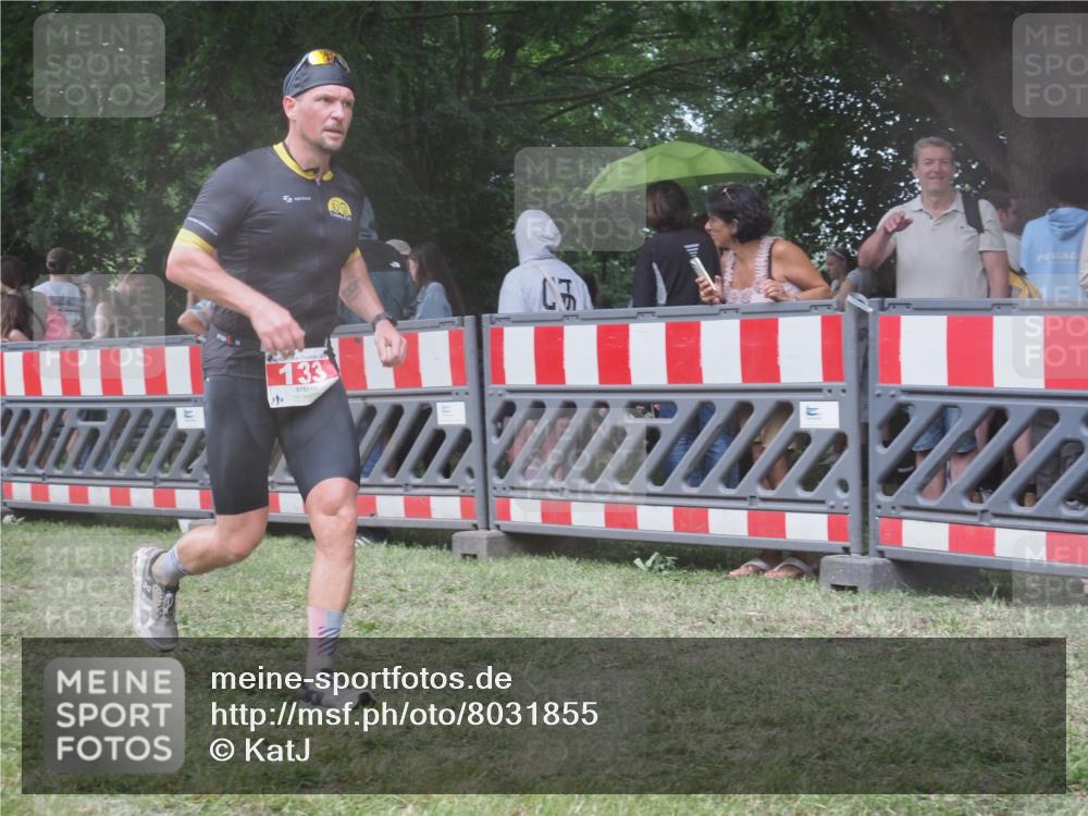 21.06.2025 - 27. Vierlanden-Triathlon KatJ http://msf.ph/oto/8031855 15.06.2025 13:41:19 Ziel 133 meine-sportfotos.de