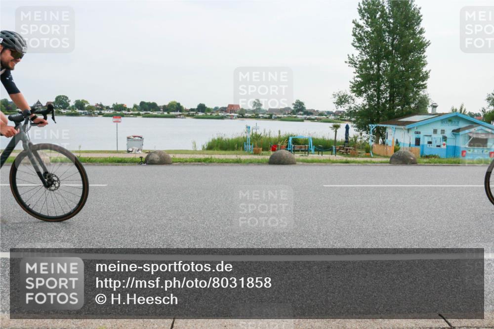 15.06.2025 - 27. Vierlanden-Triathlon H.Heesch http://msf.ph/oto/8031858 15.06.2025 10:38:28 Radfahren 7, 13, 88, 218, 258 meine-sportfotos.de