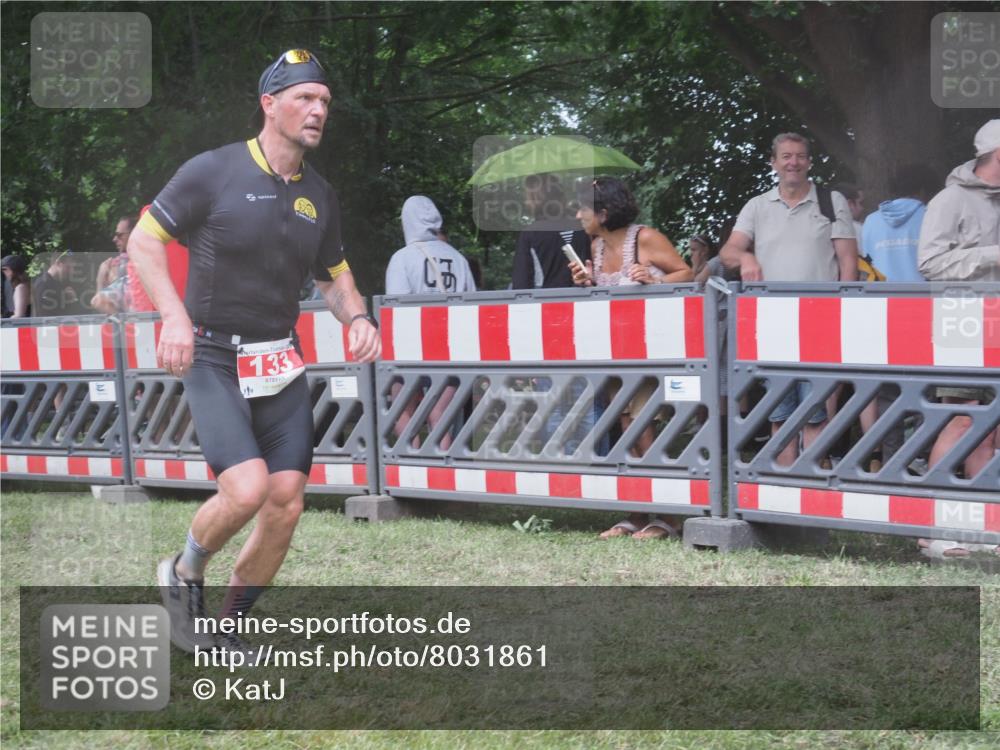 21.06.2025 - 27. Vierlanden-Triathlon KatJ http://msf.ph/oto/8031861 15.06.2025 13:41:19 Ziel 133 meine-sportfotos.de
