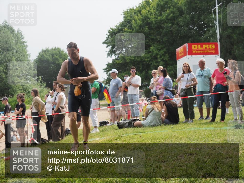 15.06.2025 - 27. Vierlanden-Triathlon KatJ http://msf.ph/oto/8031871 15.06.2025 11:11:06 Schwimmen 861, 947 meine-sportfotos.de