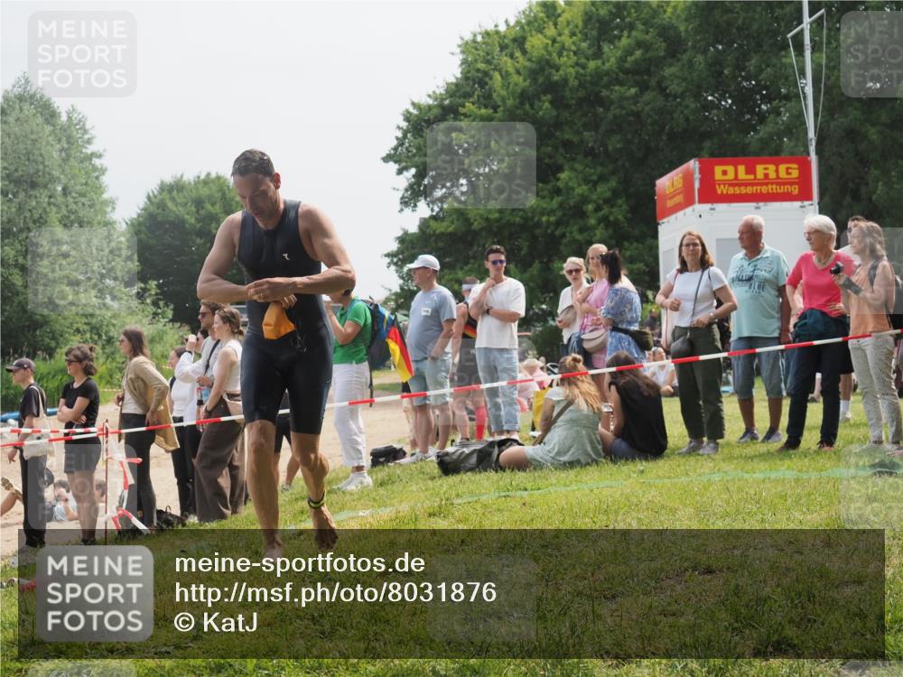 15.06.2025 - 27. Vierlanden-Triathlon KatJ http://msf.ph/oto/8031876 15.06.2025 11:11:07 Schwimmen 861, 947 meine-sportfotos.de