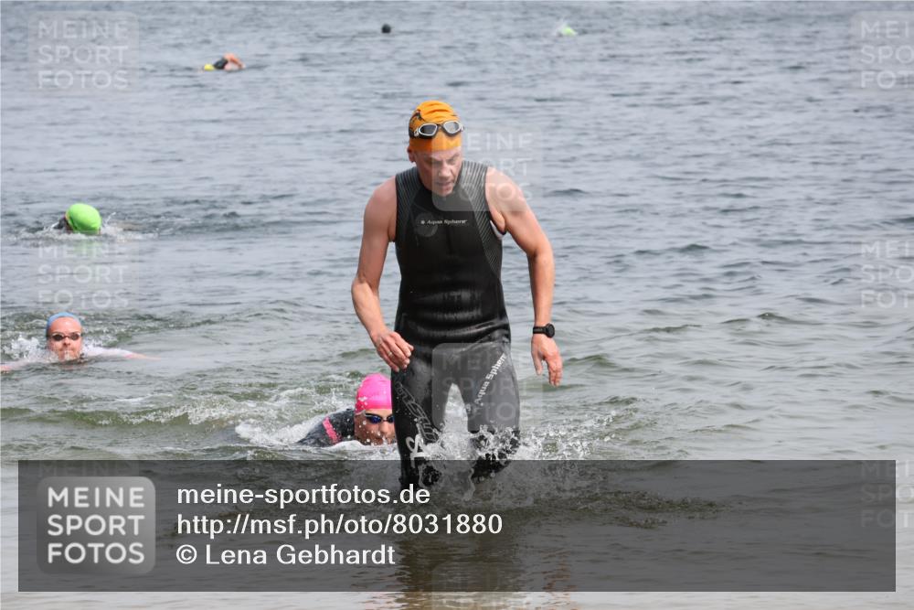 15.06.2025 - 27. Vierlanden-Triathlon Lena Gebhardt http://msf.ph/oto/8031880 15.06.2025 11:12:41 Schwimmen 858, 928, 968, 982 meine-sportfotos.de