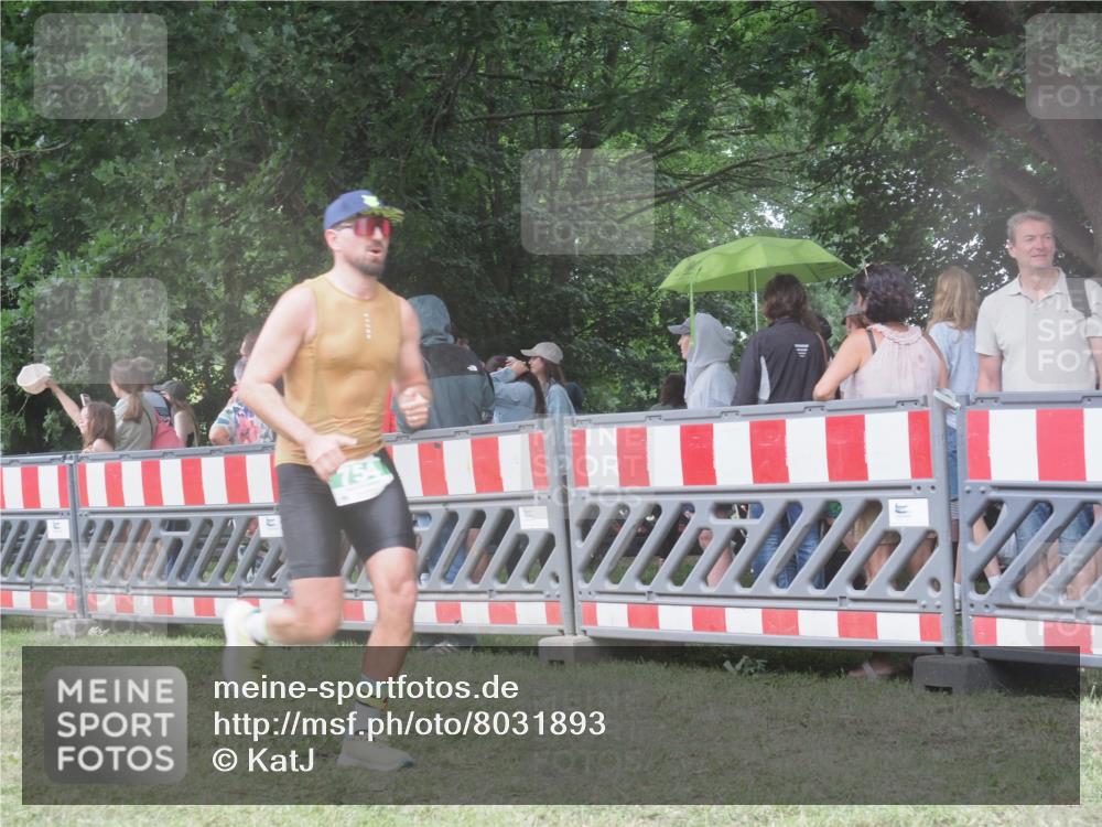 21.06.2025 - 27. Vierlanden-Triathlon KatJ http://msf.ph/oto/8031893 15.06.2025 13:41:31 Ziel 754 meine-sportfotos.de