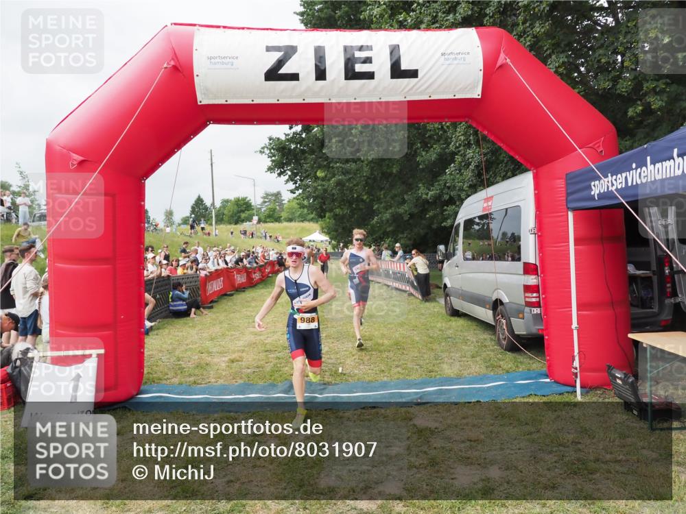 21.06.2025 - 27. Vierlanden-Triathlon MichiJ http://msf.ph/oto/8031907 15.06.2026 12:49:18 Ziel 764, 984, 986, 987, 988 meine-sportfotos.de