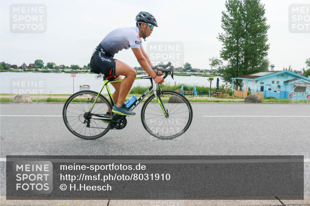 15.06.2025 - 27. Vierlanden-Triathlon H.Heesch http://msf.ph/oto/8031910 15.06.2025 10:38:34 Radfahren 343, 344 meine-sportfotos.de