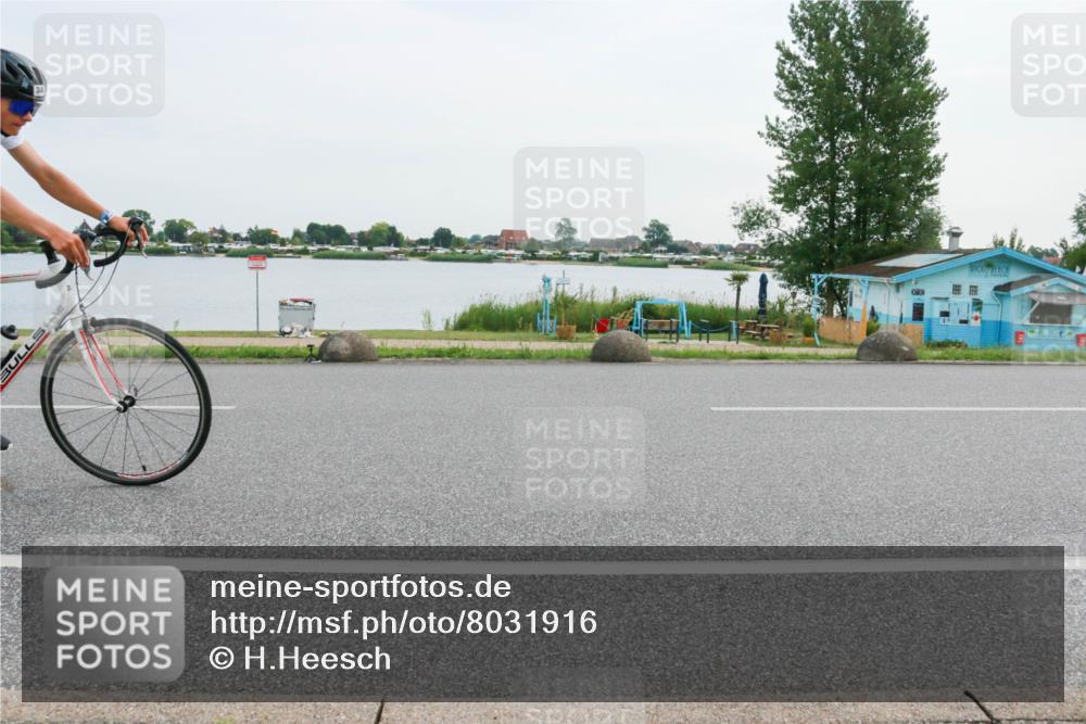 15.06.2025 - 27. Vierlanden-Triathlon H.Heesch http://msf.ph/oto/8031916 15.06.2025 10:38:36 Radfahren 343, 344 meine-sportfotos.de